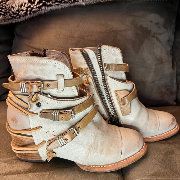 Freebird Women's Crue Ice Ankle Boots - Picture 4 of 6